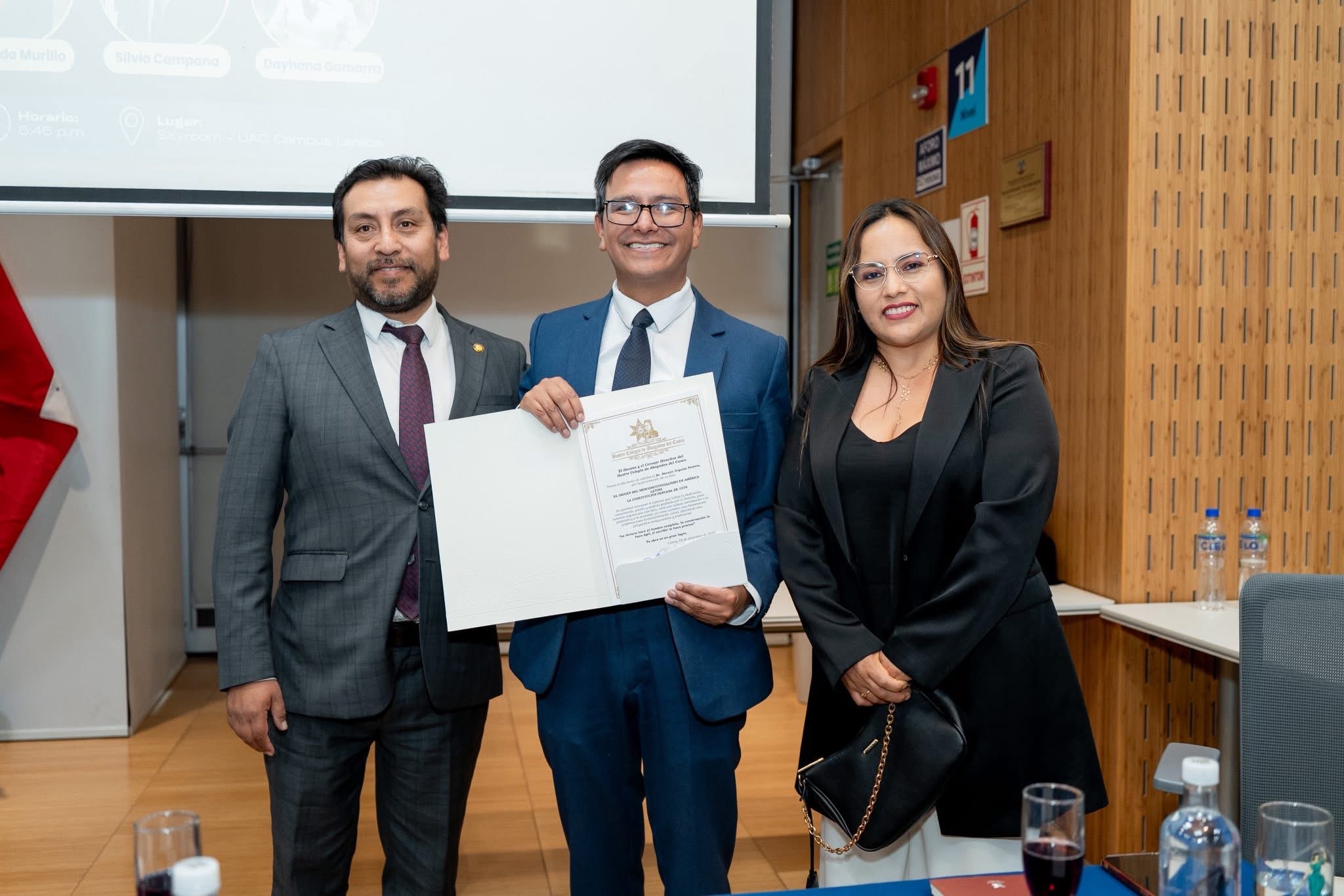Reconocimiento recibido durante la presentación.